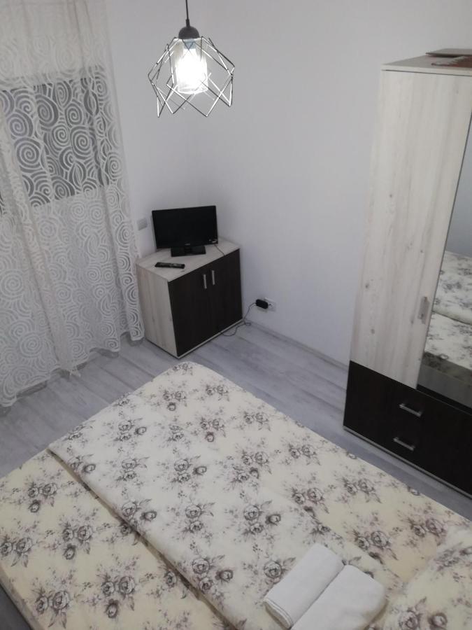 Apartament Brezoi Apartment Екстериор снимка