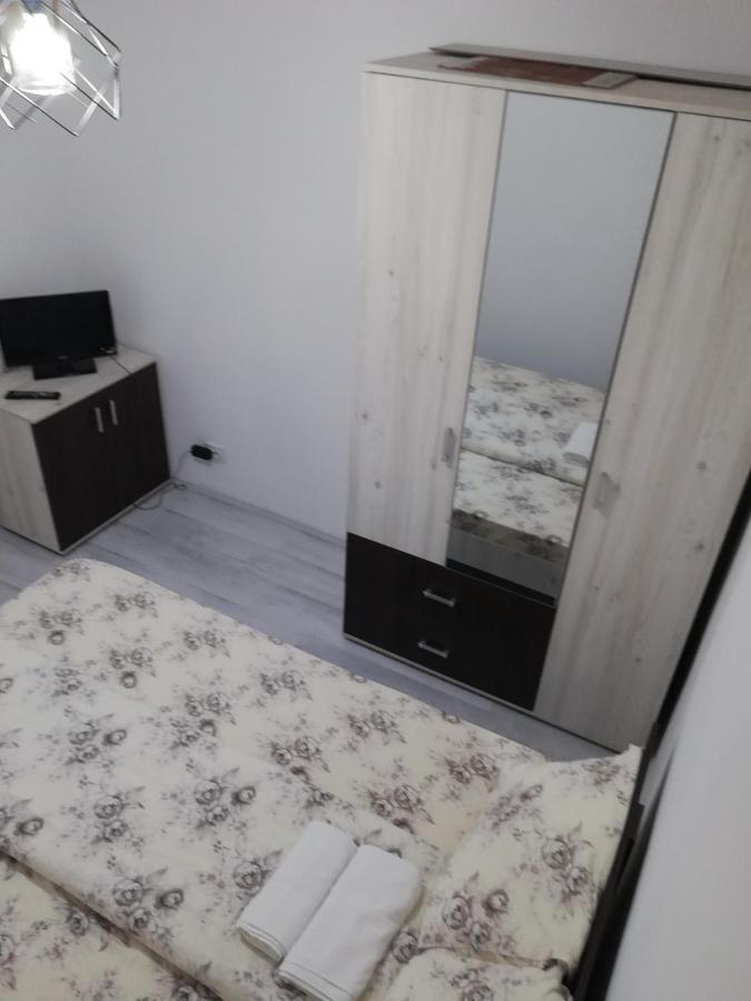Apartament Brezoi Apartment Екстериор снимка