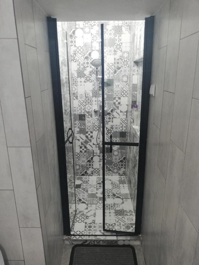 Apartament Brezoi Apartment Екстериор снимка